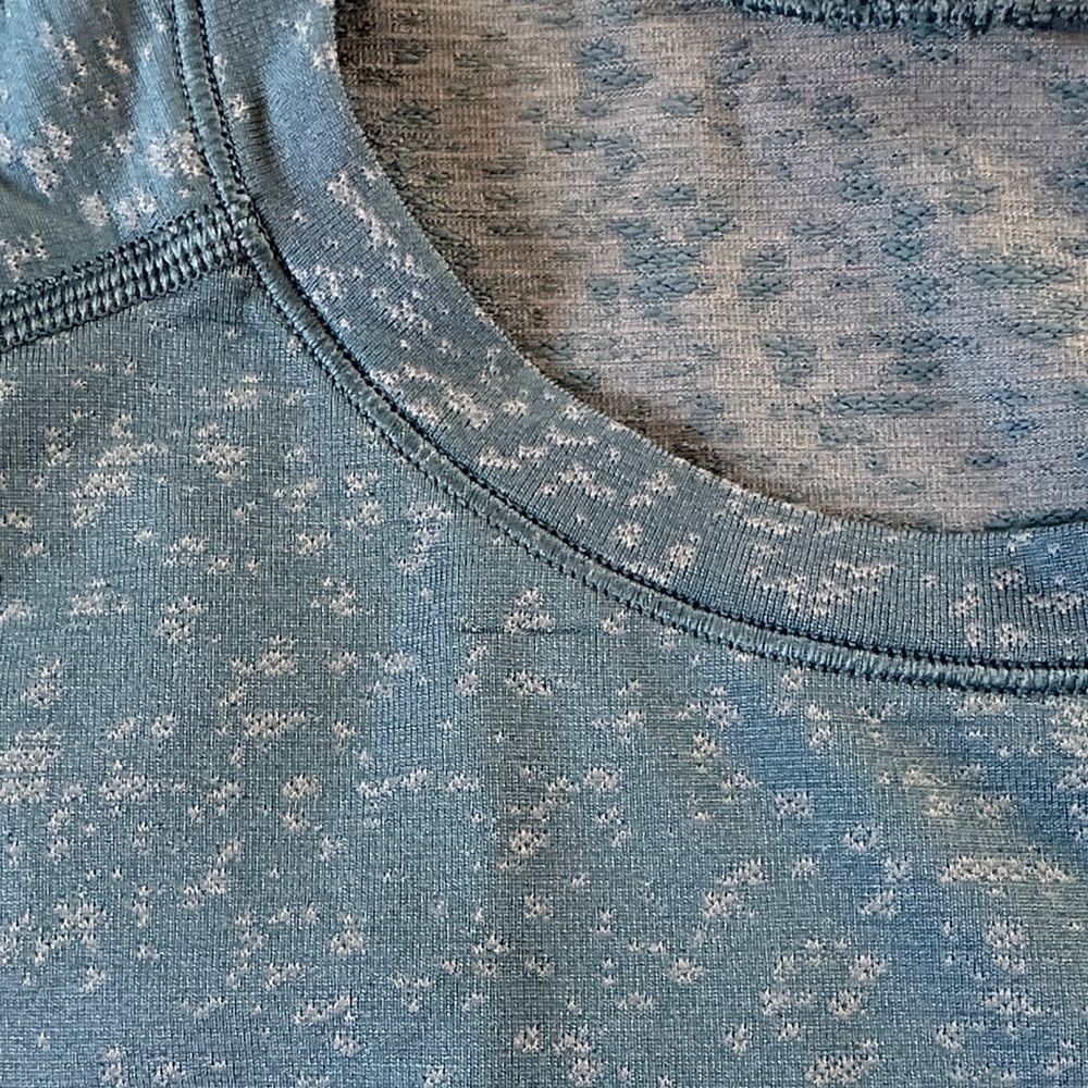 Men's Blue Lululemon t shirt - Picture 5 of 5